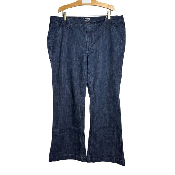 Old Navy The Flirt Dark Wash Flare Leg Blue Denim Jeans Women’s Size 16 Regular - Picture 1 of 4